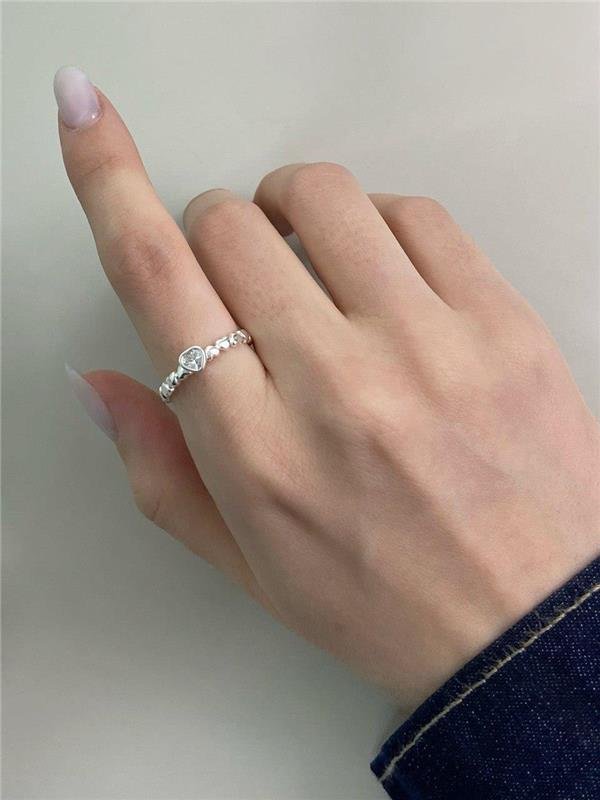 ANEL SOLITÁRIO COM ARO EM CORAÇÃO