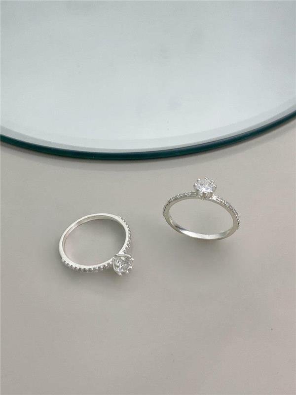 ANEL SOLITÁRIO COM DETALHE EM ZIRCÔNIA