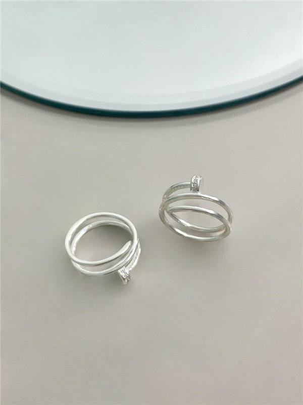 ANEL PREGO MOLA COM DETALHE EM ZIRCÔNIA