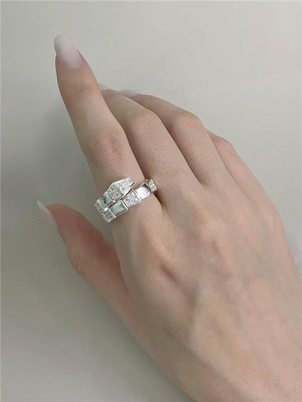 ANEL SERPENTE ARTICULADO LISO E ZIRCÔNIA