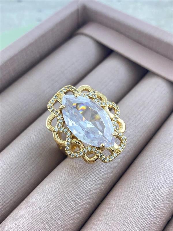 ANEL FLOR COM ZIRÔNIA OVAL