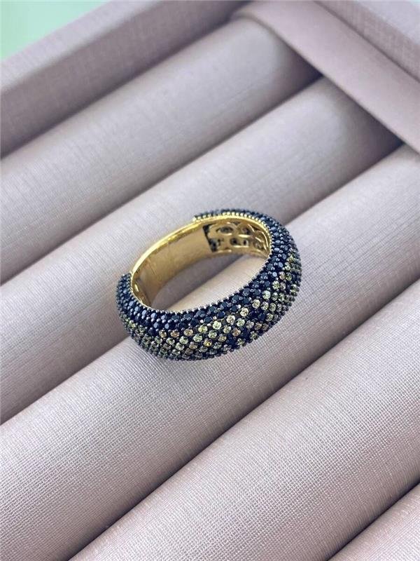 ANEL LARGO ABAULADO CRAVEJADO