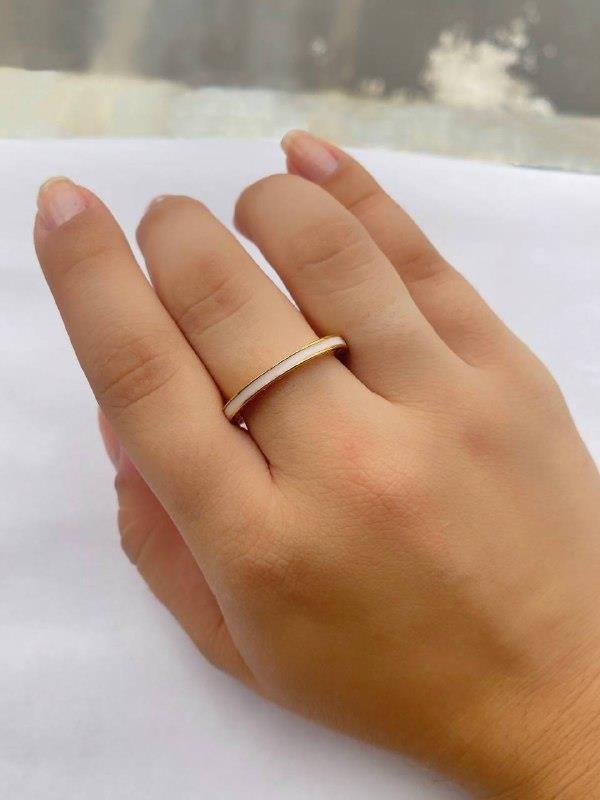 ANEL FILETE CRISTAL/BRANCO DETALHADO