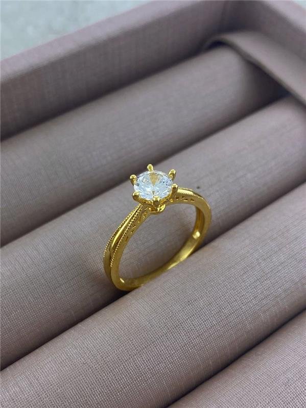 ANEL SOLITÁRIO COM DETALHE