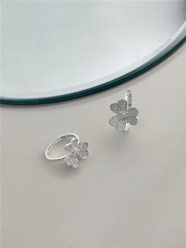 ANEL TREVO CRAVEJADO