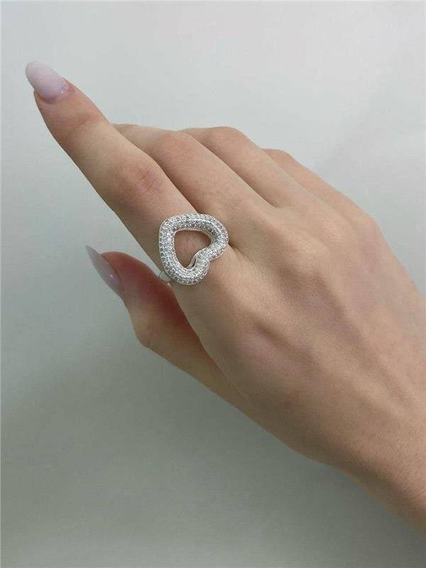 ANEL CORAÇÃO VAZADO CRAVEJADO