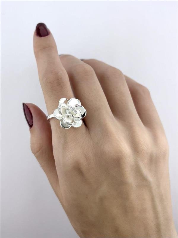 ANEL FLOR C/DETALHE EM ZIRCÔNIA