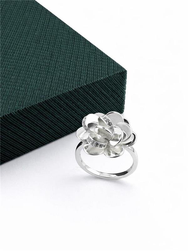 ANEL FLOR C/DETALHE EM ZIRCÔNIA