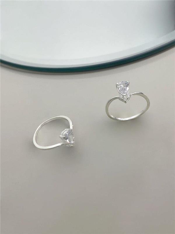 ANEL COM DETALHE EM GOTA