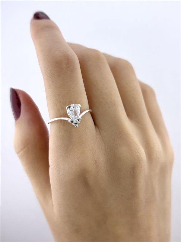 ANEL COM DETALHE EM GOTA