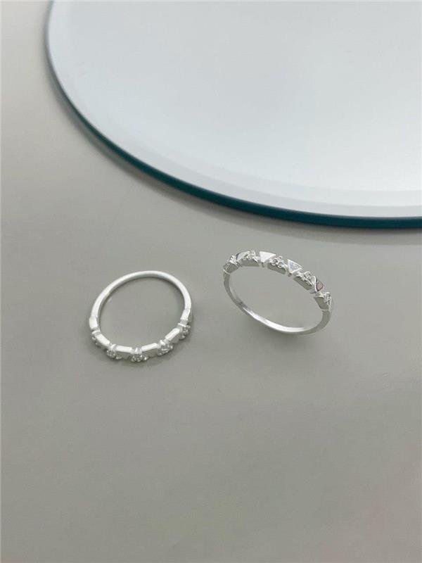 ANEL TRIÂNGULO LISO E ZIRCÔNIA