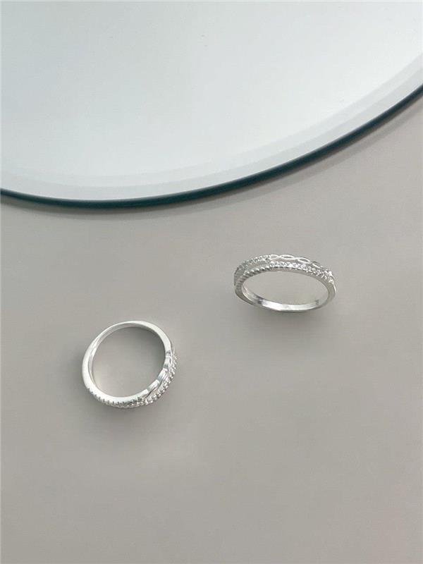 ANEL C/DETALHE TORCIDO E ZIRCÔNIA