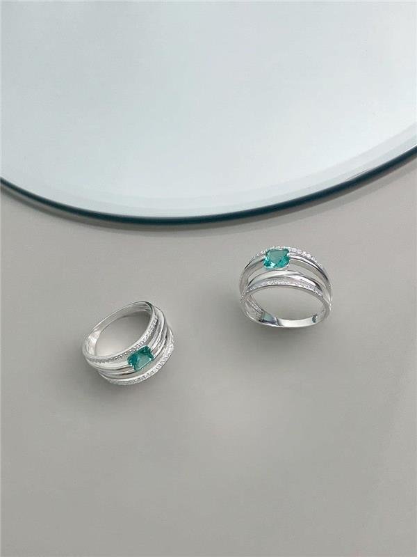 ANEL LARGO COM FILETES LISO E ZIRCÔNIA