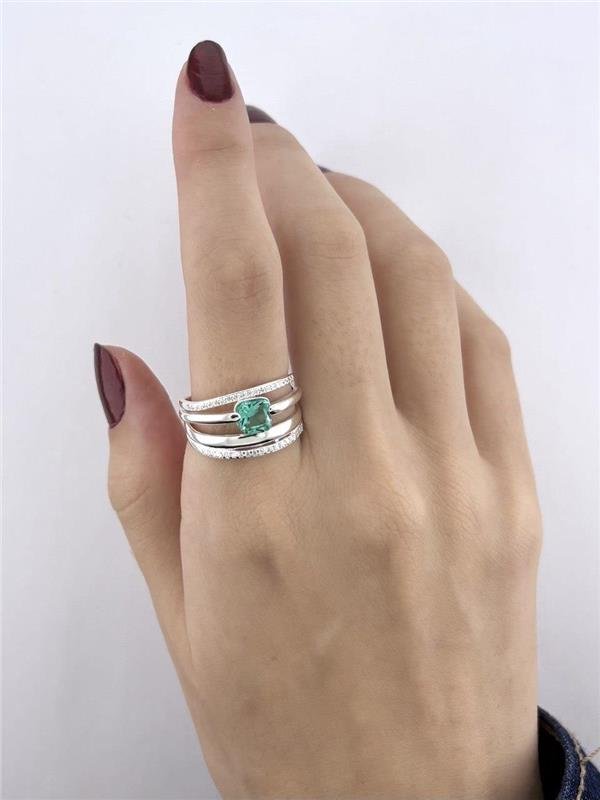 ANEL LARGO COM FILETES LISO E ZIRCÔNIA