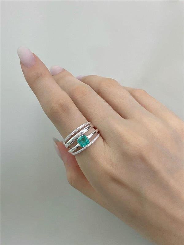 ANEL LARGO COM FILETES LISO E ZIRCÔNIA