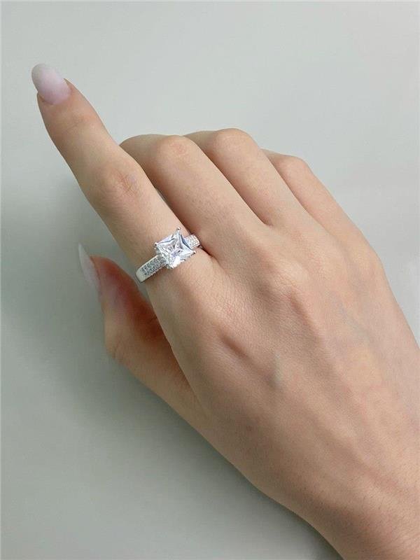 ANEL SOLITÁRIO C/DETALHE NA BASE