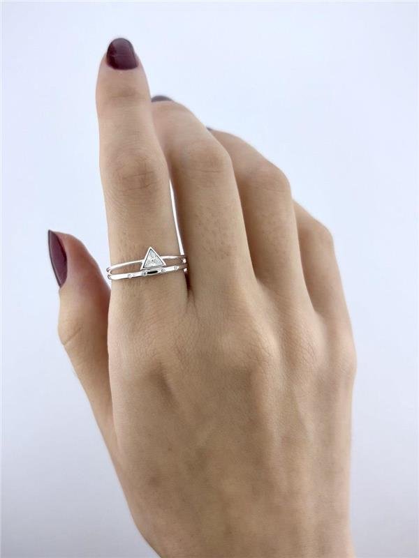 ANEL TRIÂNGULO C/PONTO LUZ