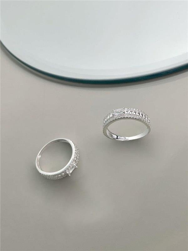 ANEL C/DETALHE CRAVEJADO