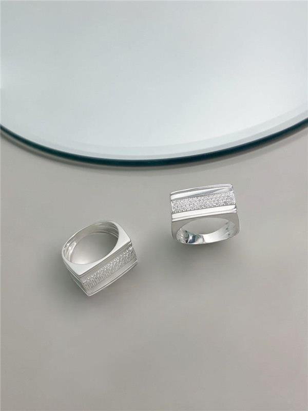 ANEL SINETE LARGO ZIRCÔNIA E LISO