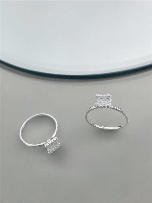 SOLITÁRIO RETÂNGULAR C/ZIRCÔNIAS NAS LATERAIS