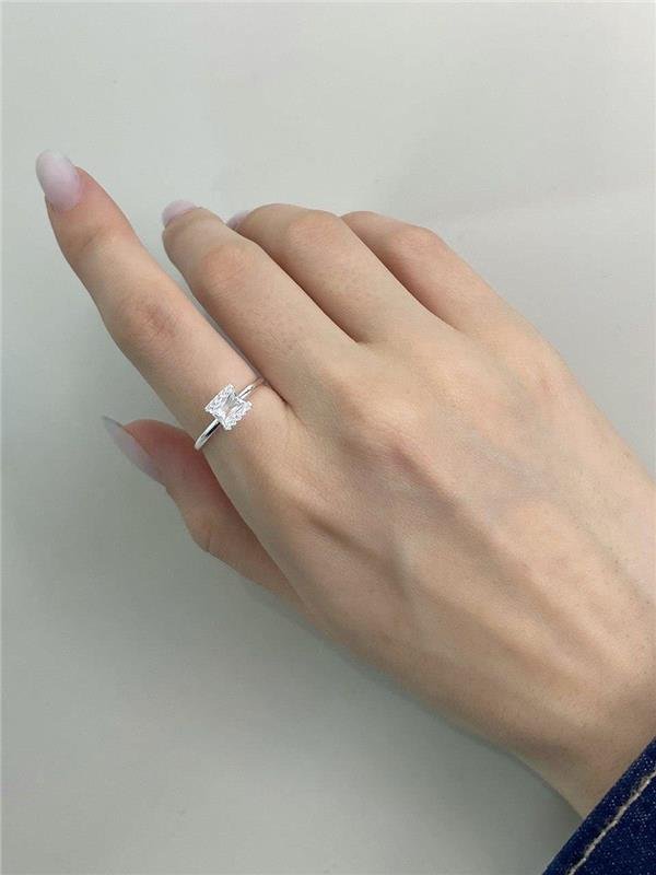 SOLITÁRIO RETÂNGULAR C/ZIRCÔNIAS NAS LATERAIS