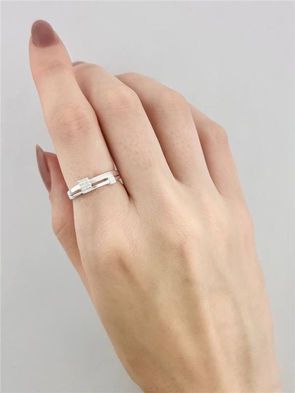 ANEL COM DETALHE QUADRADO ZIRCÔNIA