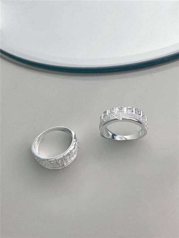 ANEL LARGO COM DETALHE ZIRCÔNIA