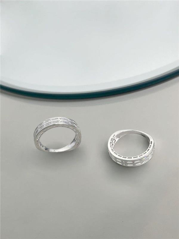 ANEL COM ZIRCÔNIA NAVETE