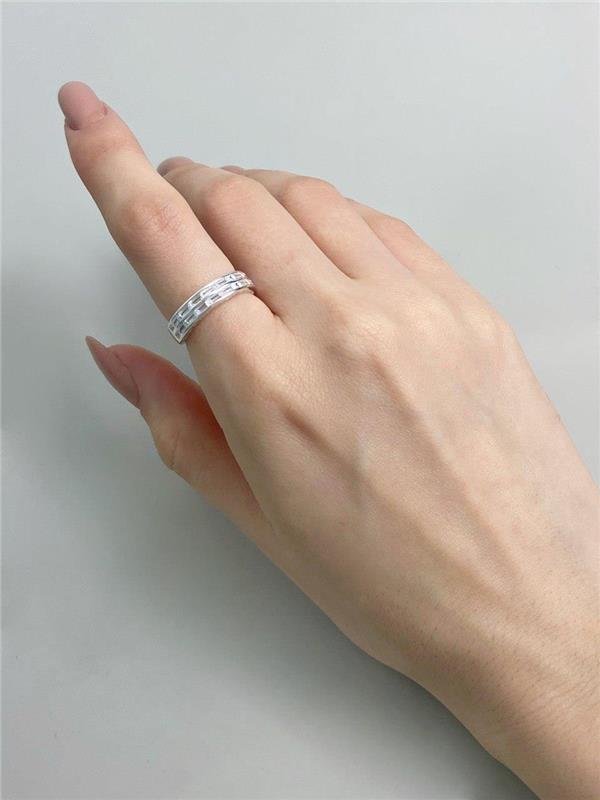 ANEL COM ZIRCÔNIA NAVETE