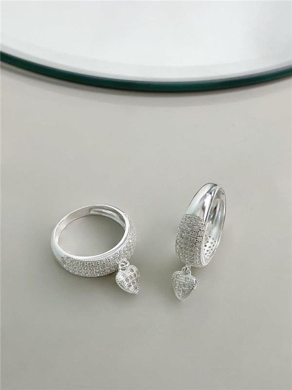 ANEL ABAULADO PINGENTE CORAÇÃO CRAVEJADO