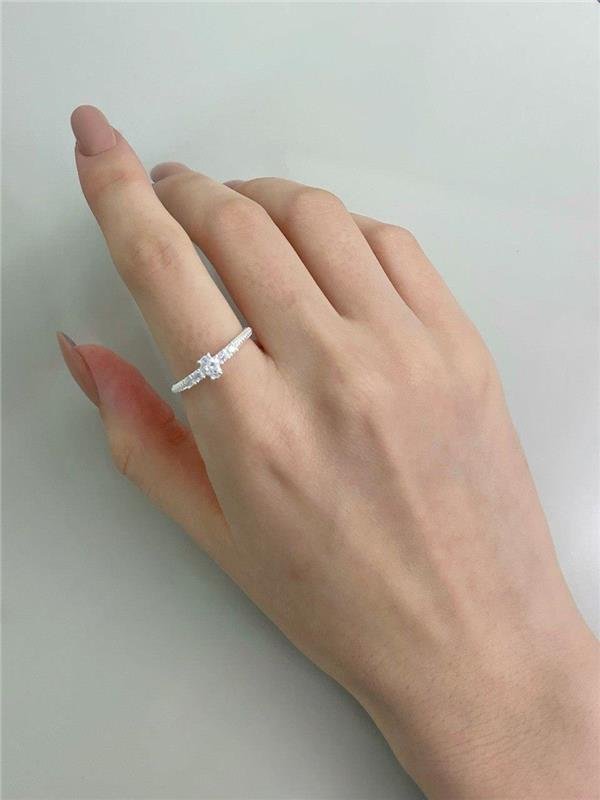 ANEL PONTO LUZ OVAL C/DETALHE RENDA ITALIANA