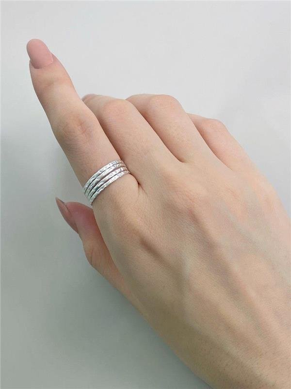 ANEL QUATRO FIOS C/DETALHE