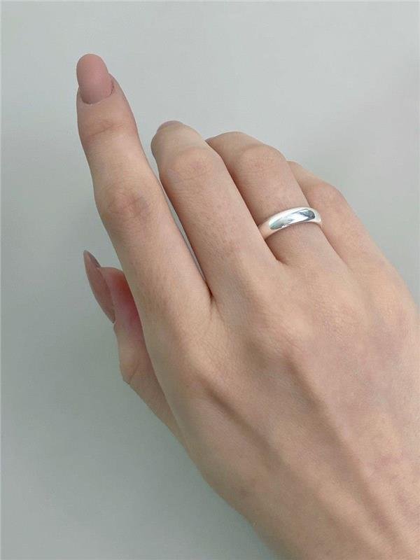 ALIANÇA ABAULADA C/DETALHE RENDA 4MM