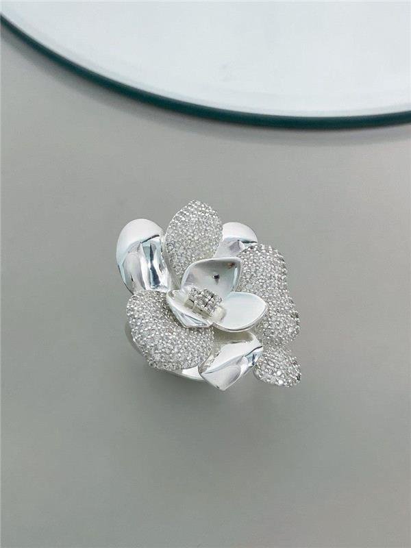 ANEL MAX FLOR C/DETALHE LISO E ZIRCÔNIA