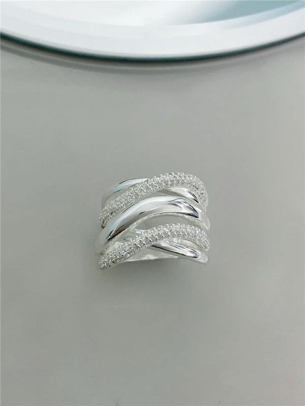 ANEL LARGO FIO ENTRELAÇADO LISO E ZIRCÔNIA