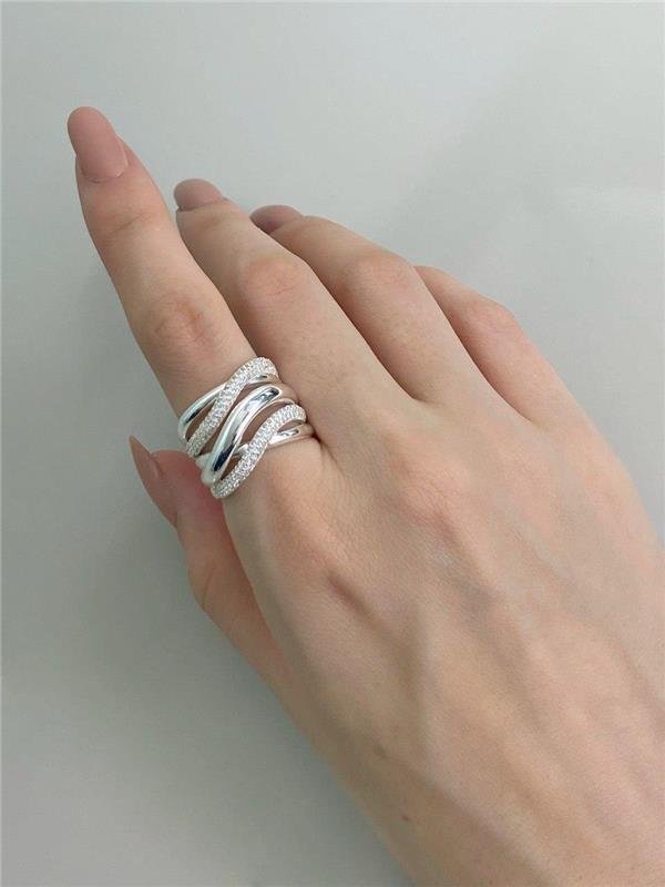 ANEL LARGO FIO ENTRELAÇADO LISO E ZIRCÔNIA