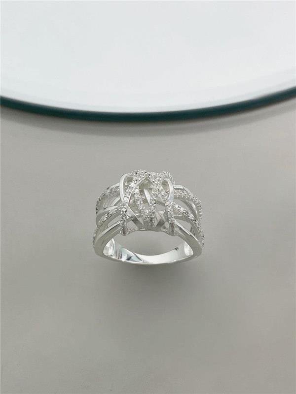 ANEL LARGO FIO ENTRELAÇADO C/DETALHE LISO E ZIRCÔNIA