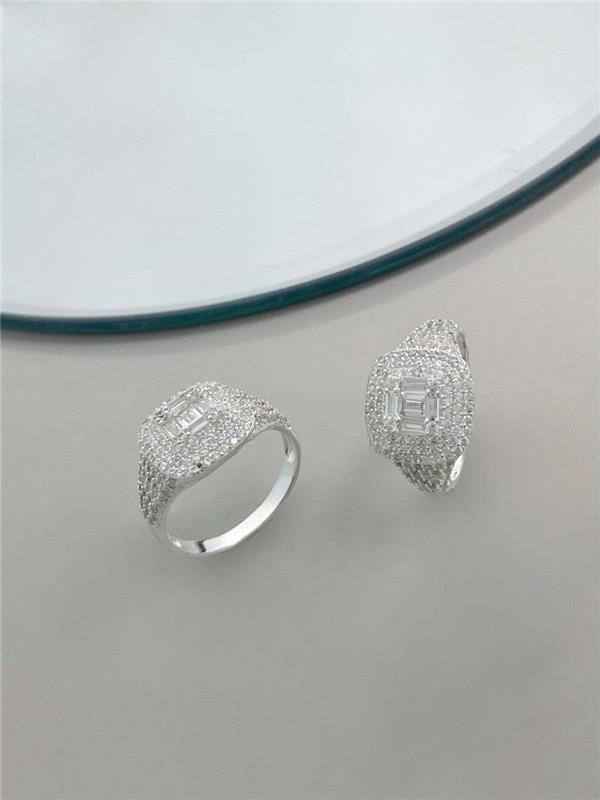 ANEL QUADRADO CRAVEJADO