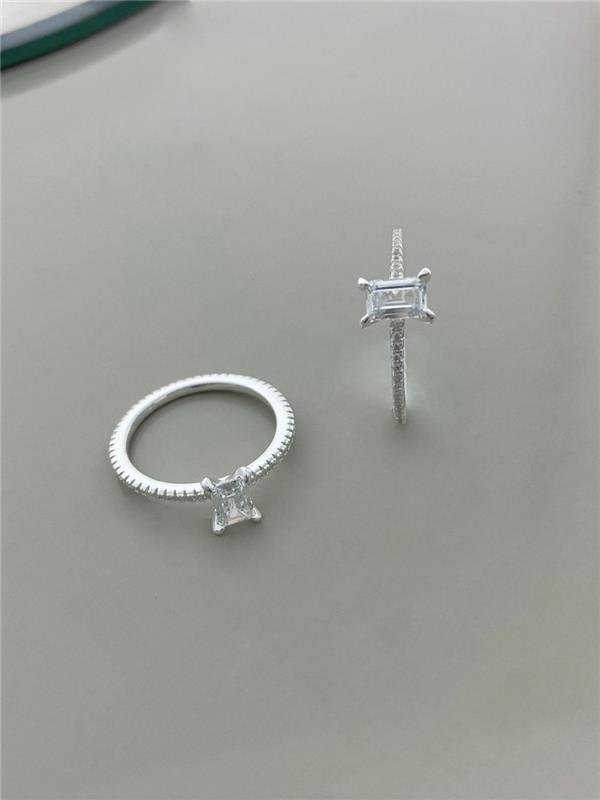 ANEL SOLITÁRIO RETÂNGULAR