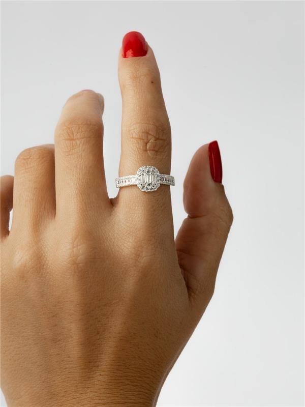 ANEL QUADRADO ZIRCÔNIA NAVETE