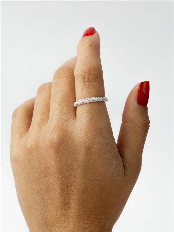 APARADOR DE ALIANÇA ABAULADO CRAVEJADO