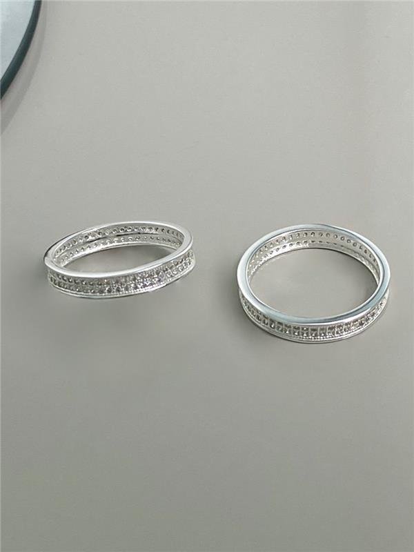 APARADOR DE ALIANÇA ARO CRAVEJADO