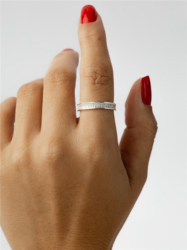 APARADOR DE ALIANÇA ARO CRAVEJADO