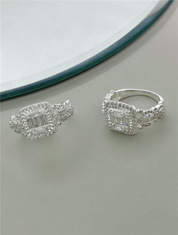 ANEL QUADRADO CRAVEJADO