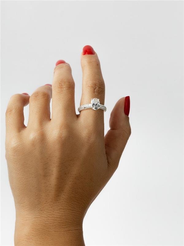 ANEL SOLITÁRIO CRAVEJADO