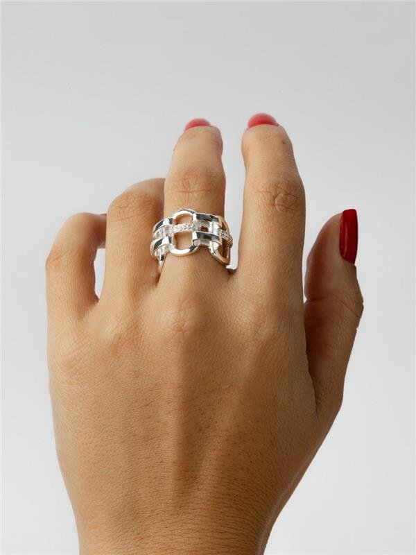 ANEL ELO VAZADO COM DETALHE EM ZIRCÔNIA