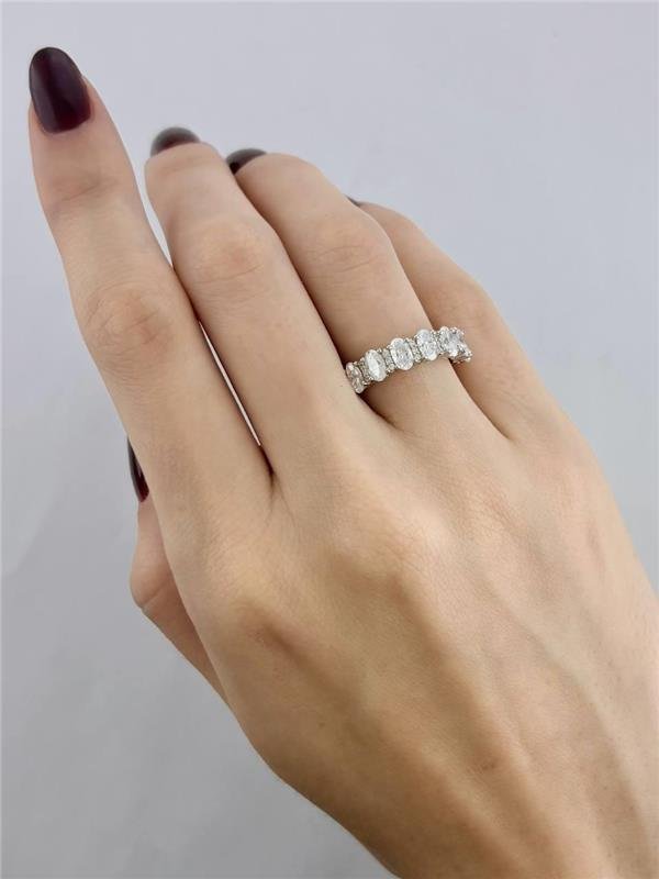 APARADOR MEIA ALIANÇA OVAL MOISSANITE