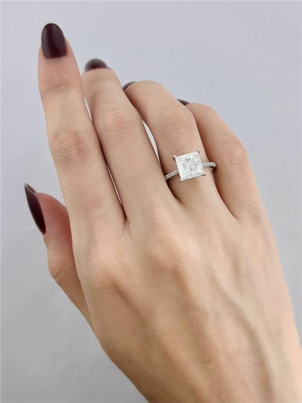 ANEL SOLITÁRIO PRINCESS MOISSANITE