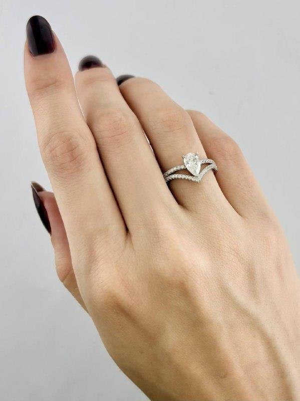 ANEL TIARA SOLITÁRIO GOTA MOISSANITE
