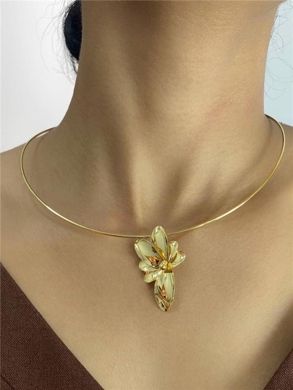 ARO RÍGIDO C/PINGENTE FLOR PÉTALAS